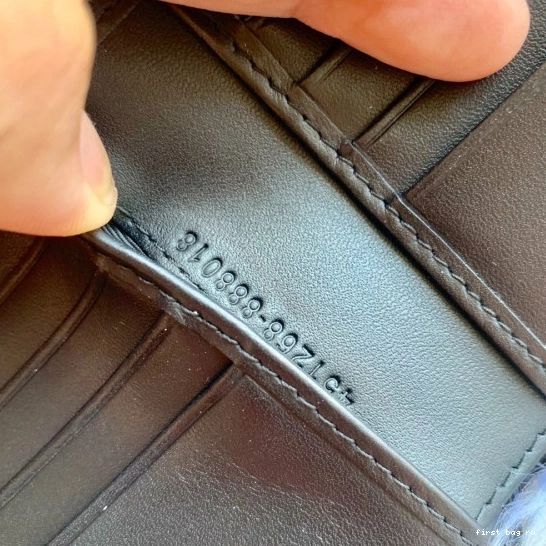 First bag ru WALLET GUCCI 0723